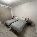 Luxurious 2 Bedroom With Sea View Lägenhet *