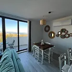 Luxurious 2 Bedroom With Sea View Lägenhet *