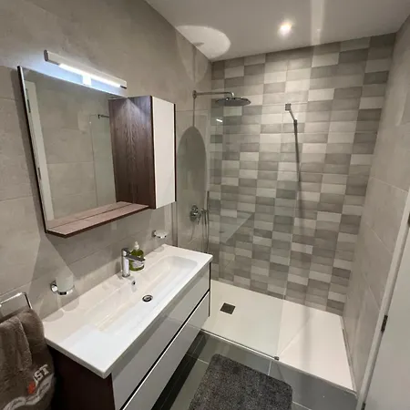 Luxurious 2 Bedroom With Sea View Lägenhet *