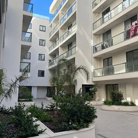 Luxurious 2 Bedroom With Sea View Lägenhet