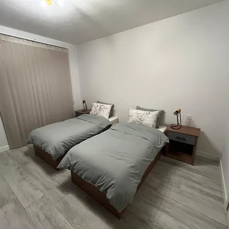 Luxurious 2 Bedroom With Sea View Apartament *