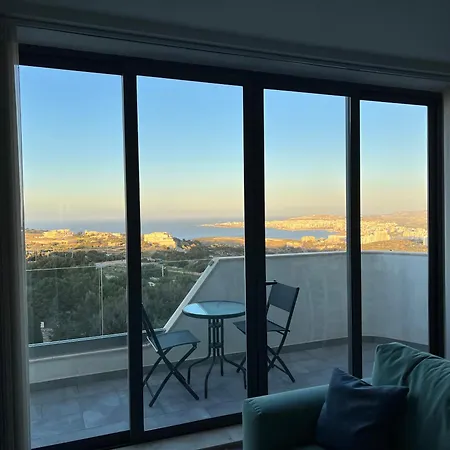 Luxurious 2 Bedroom With Sea View *